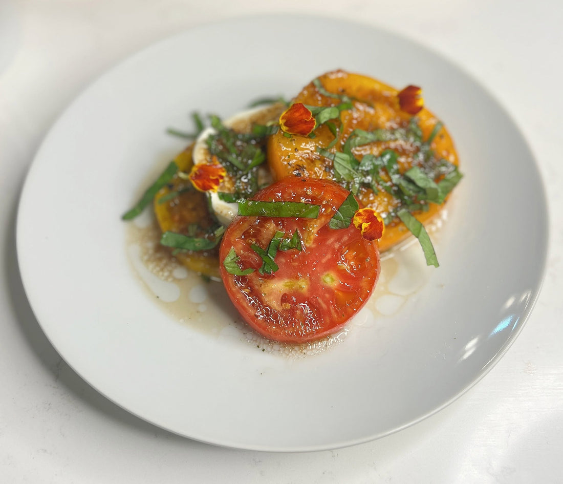 Garden-Fresh Marinated Caprese Salad ⭐